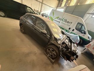 Citroen C4 2012 con golpe