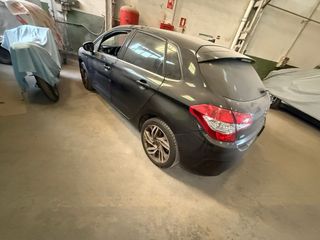 Citroen C4 2012 con golpe
