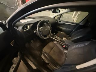 Citroen C4 2012 con golpe