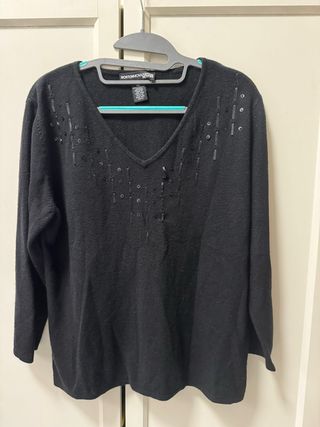 Jersey escote pico negro con pedrería