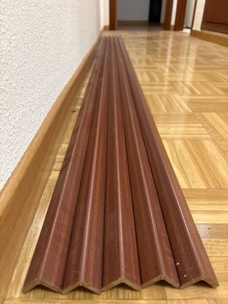 Guardavivos de madera color marrón