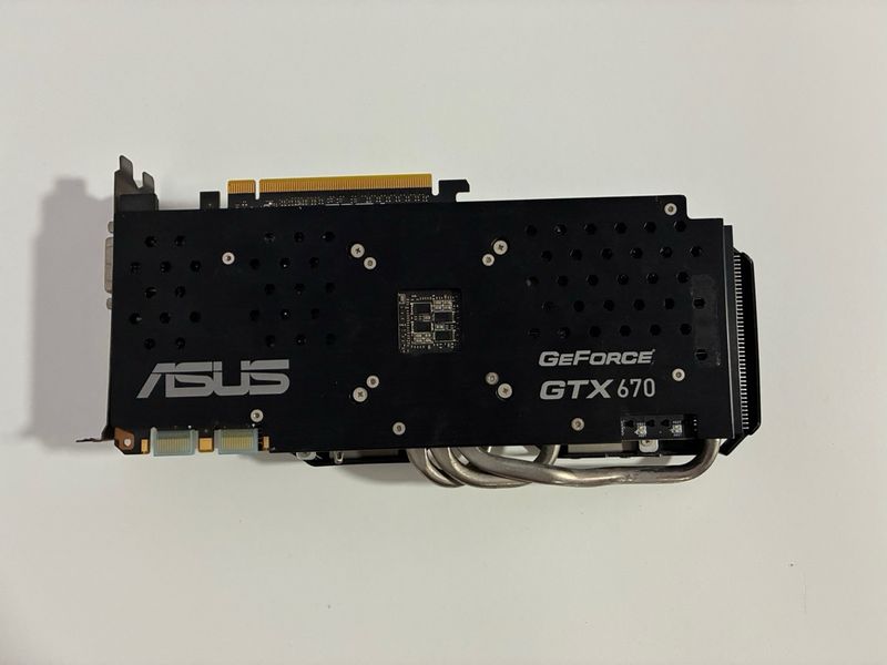 Tarjeta Gráfica ASUS GTX 670 DirectCU II de Segunda mano por 35