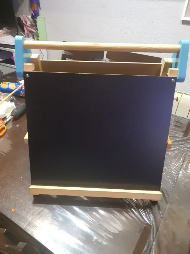 Pizarra infantil de madera y azul doble cara. 