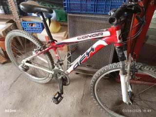 Bicicleta CONOR infantil roja