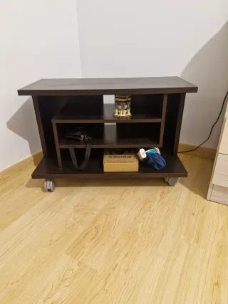 Mesa TV con ruedas
