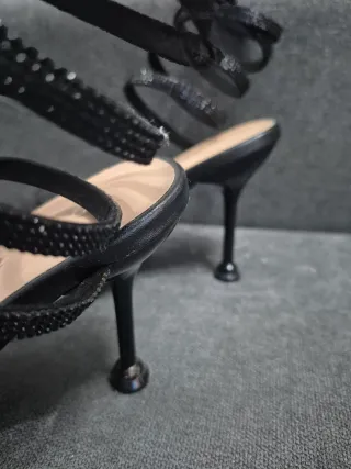 Zapatos de fiesta negros con tiras 