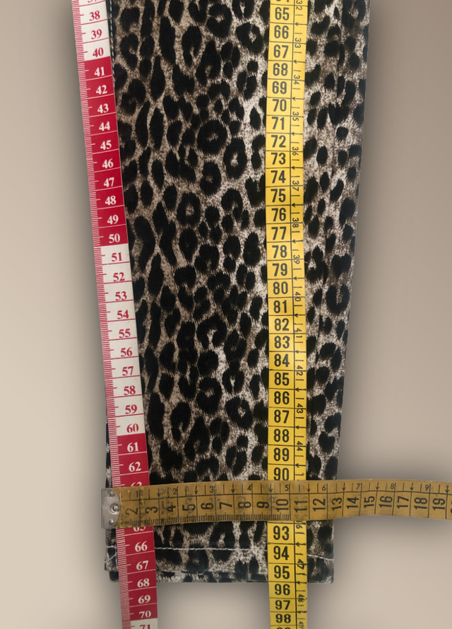 Pantalón pitillo estampado leopardo
