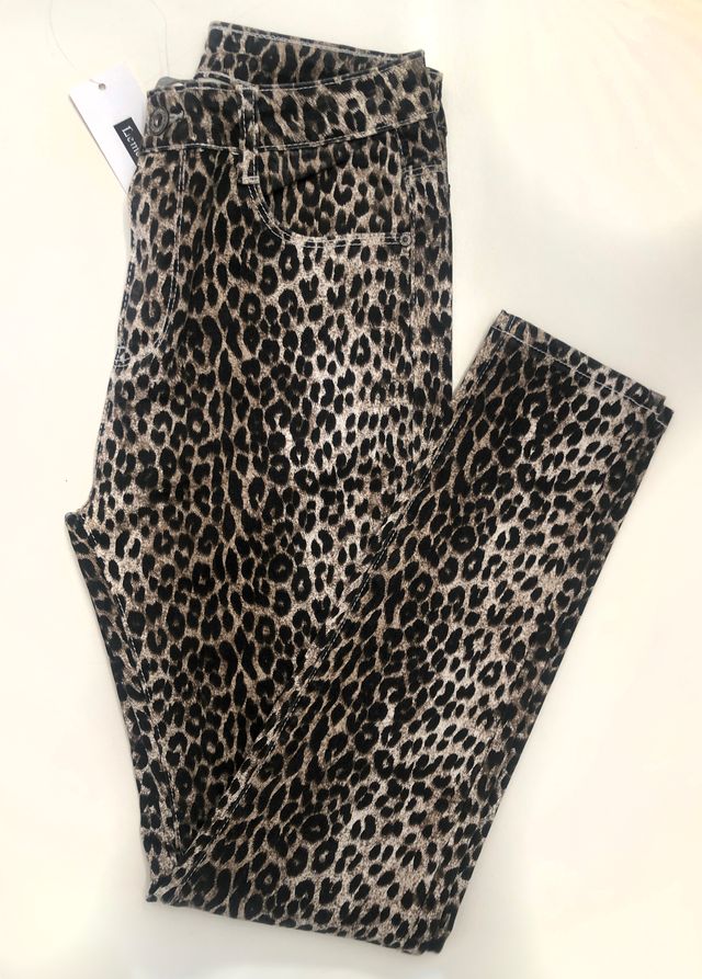 Pantalón pitillo estampado leopardo