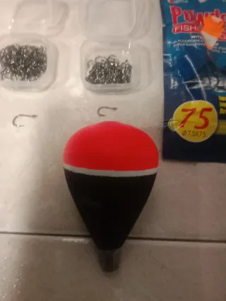 Lote pesca: flotador, anzuelos y starlight