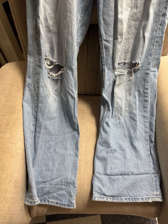 Vaqueros Bershka desgastados