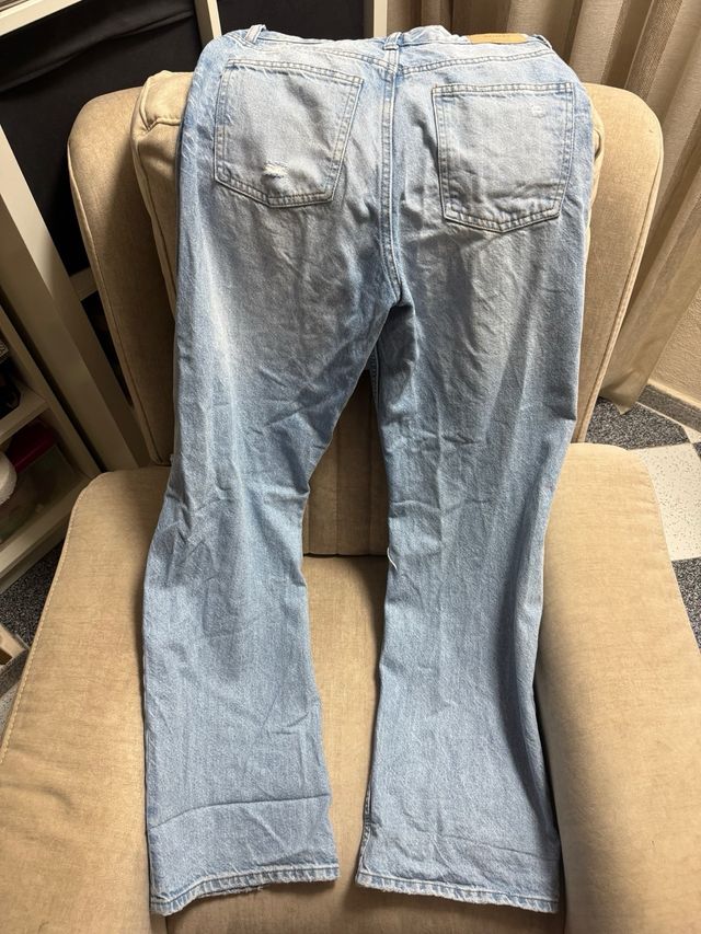 Vaqueros Bershka desgastados