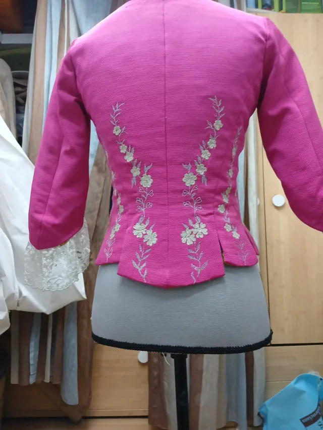 Corpiño fucsia bordado