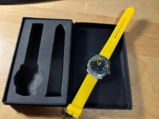 Reloj cuarzo UNGARO correa amarilla