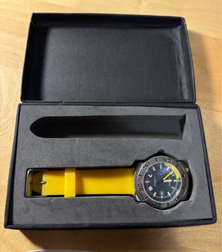 Reloj cuarzo UNGARO correa amarilla