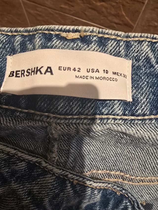 Falda vaquera midi con rotos