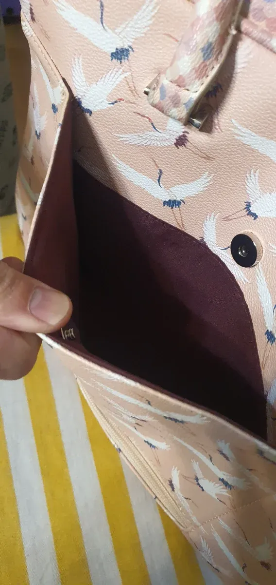 Bolso de oficina con estampado.