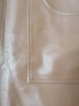 Falda corta cuero marrón Stradivarius