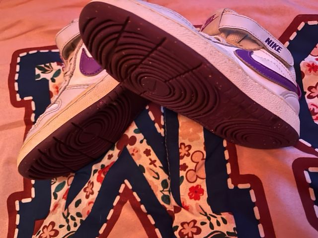 Zapatillas Nike Moradas y Blancas