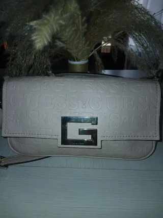 Bandolera Guess Beige y Dorada
