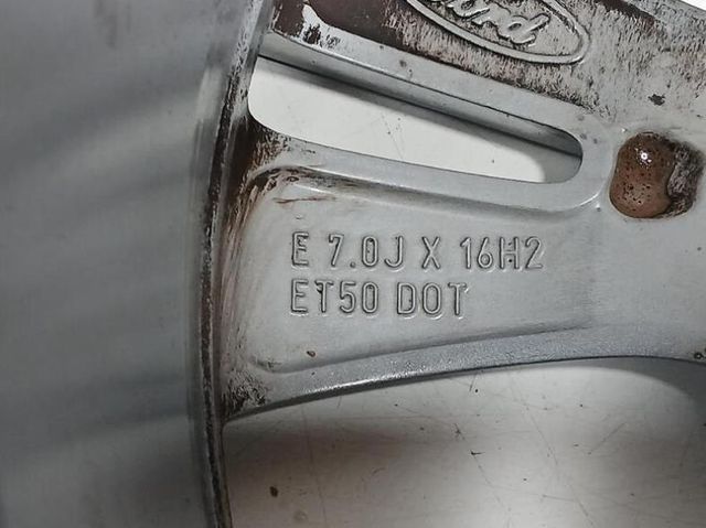 226385 et50d0t llanta ford focus turn.