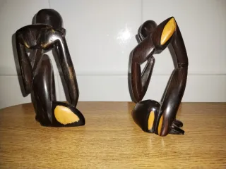 2 Bonecos Pensadores Madeira Escuros