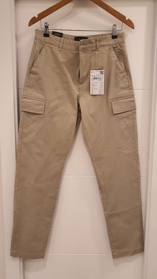 Pantalón cargo beige