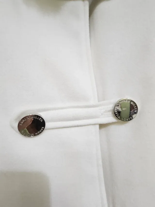 Abrigo blanco con cuello y puños pelo desmontable