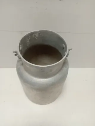 Lechera de aluminio antigua