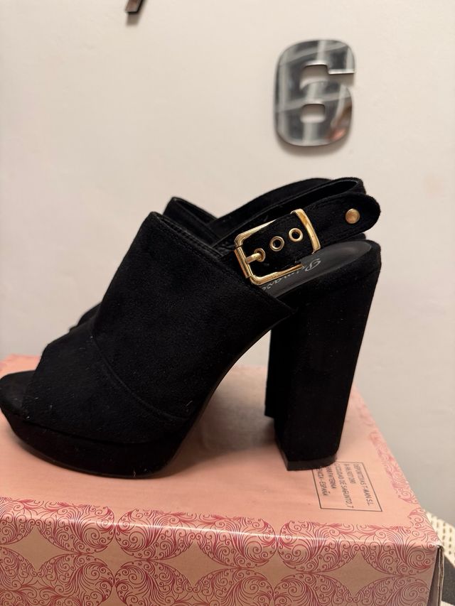 Tacones negros altos plataforma