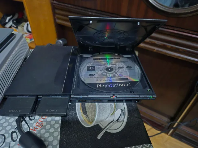 PlayStation 2 Negra con Juego