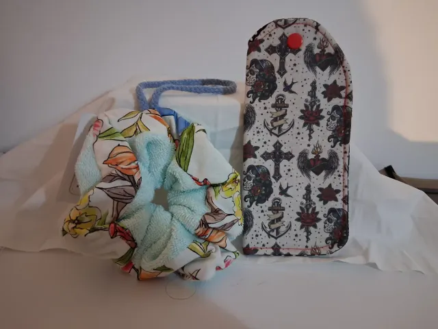 Esponja de baño floral con cuerda