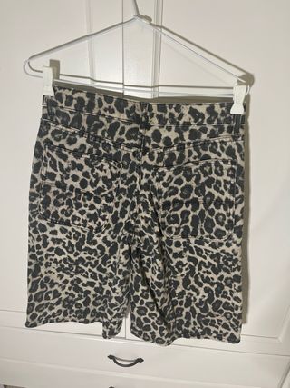 Bermuda vaquera Bershka estampado animal print