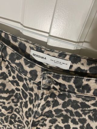 Bermuda vaquera Bershka estampado animal print