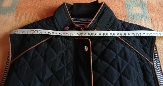 Chaleco acolchado MIAO negro y dorado