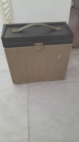 Proyector de diapositivas y 15 cajas