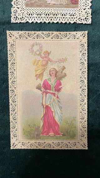 Santini religiosi con bordo pizzo