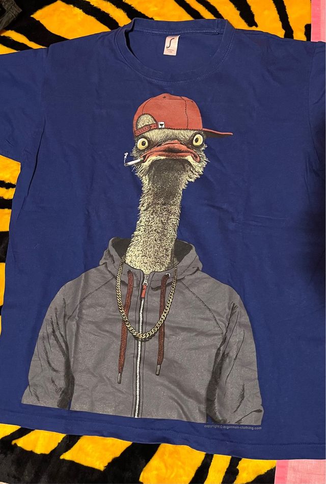 Camiseta con avestruz