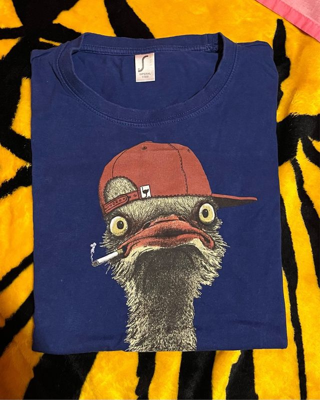 Camiseta con avestruz