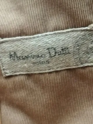 Parka marrón con cinturón y bolsillos