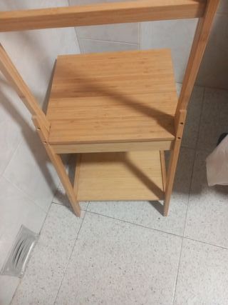 Silla perchero de bambú.