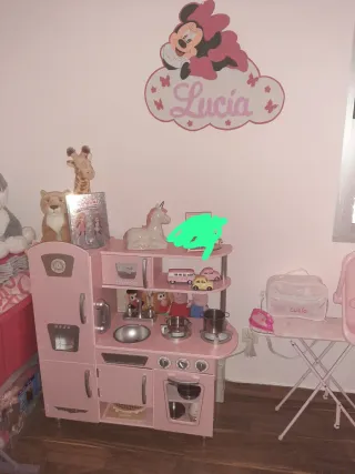 Cocinita de juguete rosa