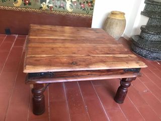 Mesa de centro de madera rústica