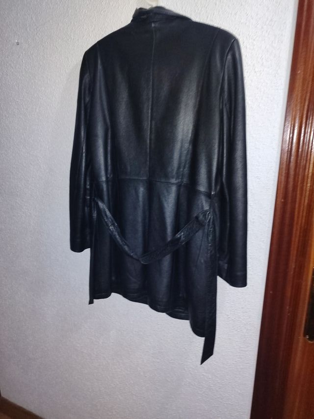 Chaqueta de cuero Cortefiel negra poco uso 