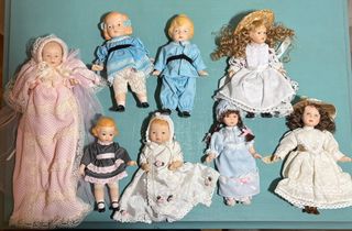 Colección de 8 muñecas de porcelana