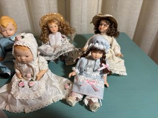 Colección de 8 muñecas de porcelana