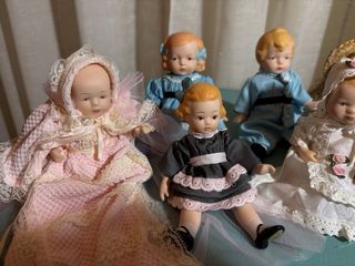 Colección de 8 muñecas de porcelana