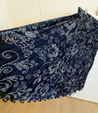 Falda larga plisada Zara azul y blanca