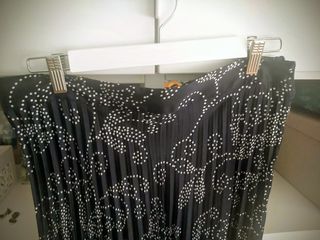 Falda larga plisada Zara azul y blanca