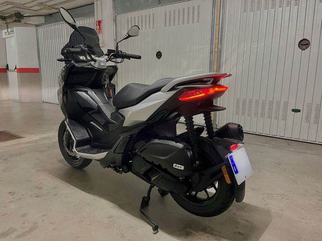 Aprilia SR GT 125 Scooter