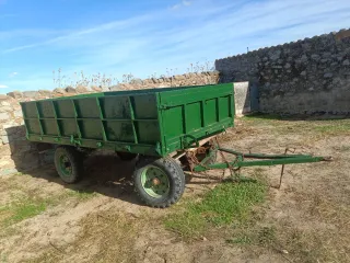 Remolque Tractor Verde